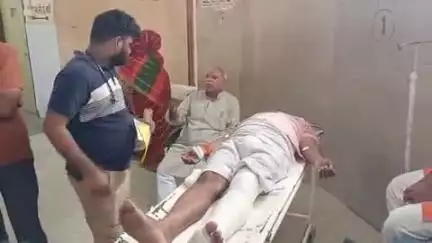 पडरौना: रामकोला में सड़क हादसे में बाइक सवार शिक्षक को अज्ञात वाहन ने मारी टक्कर, पैर टूटा, इलाज जारी
