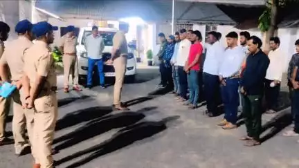 उमरखेड: उपविभागीय अधिकारी कार्यालय येथे उपविभागीय अधिकाऱ्यांनी घेतली रेकॉर्डवरील गुन्हेगारांची परेड