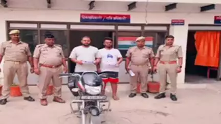 मड़ियाहू: पचवल स्थित जौनपुर-भदोही बार्डर से अवैध असलहे और बाइक के साथ दो शातिर गिरफ्तार