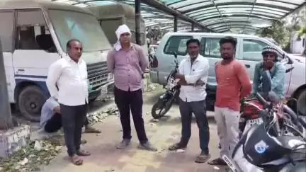 बुरहानपुर: शाहपुर रोड पर हादसे में कार चालक की मौत, पुलिस ने जिला अस्पताल में कराया पोस्टमार्टम
