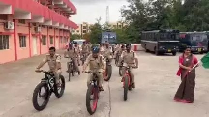 झाबुआ: 3 जून को विश्व साइकिल दिवस पर निकाली गई रैली को कलेक्टर ने दिखाई हरी झंडी, एसपी ने चलाई साइकिल