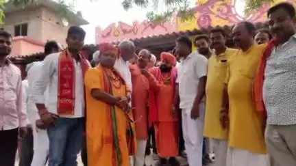 फुलवरिया: बथुआ बरैठा शिव मंदिर के मठाधीश बने अयोध्या धाम के महंत बृजमोहन दास, जल्द होगा मंदिर का जीर्णोद्धार