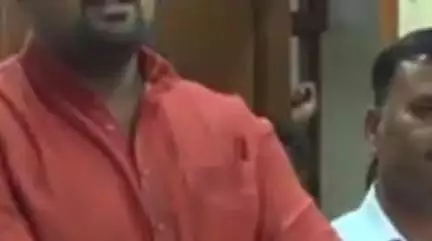देपालपुर: कुमेड़ी गांव के लोग पहुंचे कलेक्टर ऑफिस, कलेक्टर ने समस्या के समाधान का दिया आश्वासन