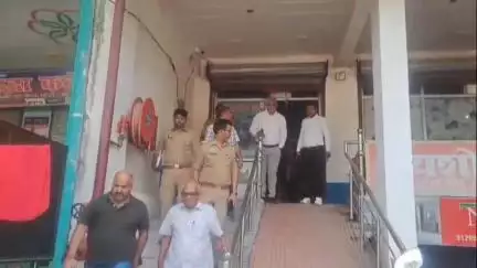 रुदौली: आगामी बकरीद के दृष्टिगत शांति एवं कानून व्यवस्था बनाए रखने के लिए थाना तारुन में पीस कमेटी की बैठक का आयोजन हुआ