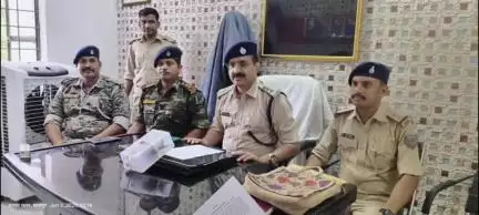 छतरपुर: छतरपुर पुलिस ने सोशल मीडिया पर देसी कट्टा लहराने वाले युवक को किया गिरफ्तार, अन्य की तलाश जारी