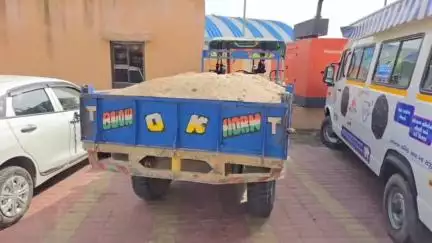 શહેરા: છાણીપ પાસેથી જિલ્લા ખાણ ખનીજ વિભાગે ઓવરલોડ રેતી ભરેલ ટ્રેક્ટરને ઝડપી પાડ્યું હતું