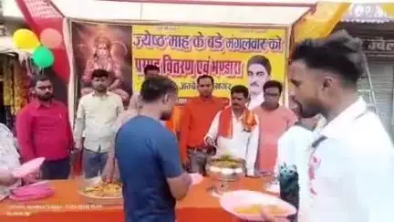 आलापुर: बसखारी में ज्येष्ठ के अंतिम मंगलवार को भंडारे में उमड़ी आस्था, सैकड़ों लोगों ने ग्रहण किया प्रसाद