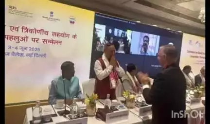 टिकारी: CUSB और रिसर्च एंड इनफार्मेशन (IRS) नई दिल्ली के मध्य समझौता ज्ञापन पर हस्ताक्षर