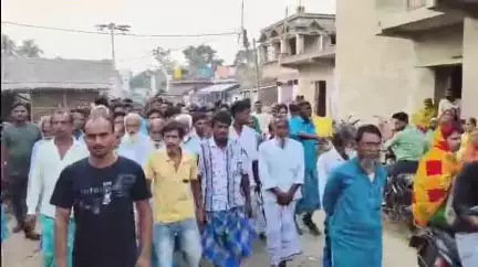 হরিহরপাড়া: ব্লক তৃণমূল সভাপতির বিরুদ্ধে অভিযোগকে ঘিরে নতুন মোড়, তাজপুরে পাল্টা বিক্ষোভে উত্তাল সমাজের মানুষ #jansamasya