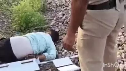 औरैया: दिबियापुर क्षेत्र के कंचौसी रेलवे स्टेशन के समीप तेज रफ्तार ट्रेन से गिरकर अज्ञात युवक गंभीर रूप से घायल