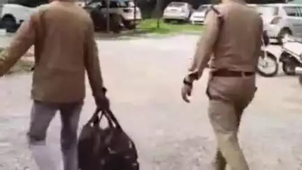 चम्पावत: चम्पावत निवासी नशा तस्कर को 6 माह के लिए जिला बदर की कार्रवाई के तहत चम्पावत की सीमाओं से खदेड़ा गया