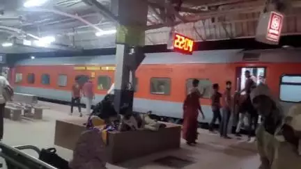 लूनकरनसर: सुपर फास्ट ट्रेन में महिला का गर्भपात, लूणकरणसर रेलवे स्टेशन पर ट्रेन को बीस मिनट तक रोका गया