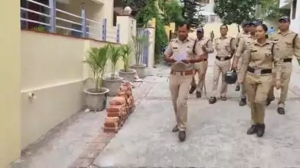 टिहरी: मुनि की रेती क्षेत्र में टिहरी पुलिस ने चलाया बाहरी व्यक्तियों का सत्यापन अभियान, 10 व्यक्तियों का किया चालान