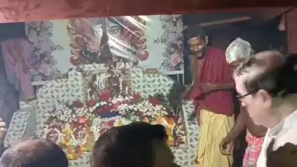 ଖଲ୍ଲିକୋଟ୍: ପଞ୍ଚ ଠାକୁରାଣୀ ଯାତ୍ରାକୁ ନେଇ ଉତ୍ସବ ମୁଖର ପୁରୁଷୋତ୍ତମପୁର ସହର; ମା' ଙ୍କ ଦର୍ଶନ କଲେ ଖଲ୍ଲିକୋଟ ବିଧାୟକ