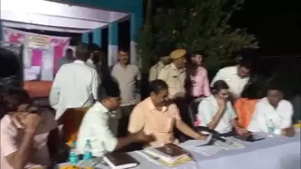 बसवा: गुढलिया गांव में रात्रि चौपाल में विधायक एवं कलेक्टर ने सुनीं समस्याएं