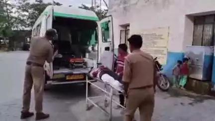 रसूलाबाद: अंगदपुर में बस और कार के बीच हुई जोरदार भिड़ंत, कार सवार दो घायलों में से एक की कानपुर हैलट में उपचार के दौरान मौत