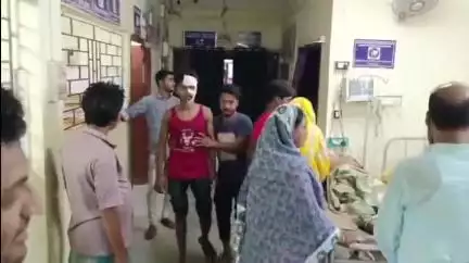 হরিহরপাড়া: দক্ষিণ হরিহরপাড়া এলাকায় দুটি মোটর বাইকের মুখোমুখি সংঘর্ষে আহত হলো দুই