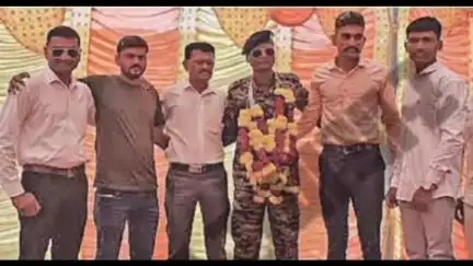 સાયલા: સાયલા ના ખીંટલા ગામનો આર્મી જવાન નિવૃત્ત થતાં ગ્રામજનોએ ભવ્ય સ્વાગત કર્યું હતું આર્મી જવાનની પ્રેરણાથી ૨૨ જવાનો ફરજ બજાવ