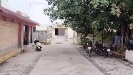 बुलंदशहर: सिकंदराबाद के कायस्थवाड़ा में सड़क के किनारे बैठी महिला को अज्ञात वाहन ने मारी टक्कर, हुई मौत