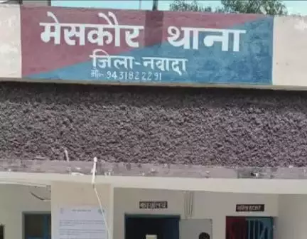 मेसकौर: अलग-अलग मामलों में 160 लीटर महुआ शराब और दो मोटरसाइकिल की गई जब्त, कारोबारी फरार
