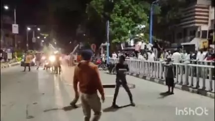 ಶಿವಮೊಗ್ಗ: ನಗರದ ಗೋಪಿ ವೃತ್ತದಲ್ಲಿ ಆರ್‌ಸಿಬಿ ಅಭಿಮಾನಿಗಳಿಗೆ ಲಾಠಿ ಚಾರ್ಜ್