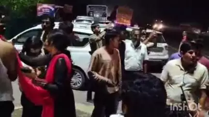 धरमपुरी: गणेश घाट की नई सड़क पर अज्ञात शरारती तत्वों ने वाहनों पर बरसाए पत्थर, कई वाहनों के टूटे कांच