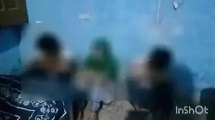 बिजनौर: इंदिरा पार्क में शराब पार्टी कर रही एक महिला और दो युवकों को वन विभाग की टीम ने पकड़कर पुलिस के सुपुर्द किया
