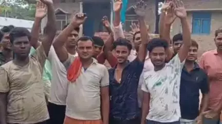 नौतन: अधिकारी से लेकर जनप्रतिनिधि ने नहीं सुनी पुकार तो खाप टोला में ग्रामीणों ने श्रमदान कर की नाले की सफाई #jansamasya
