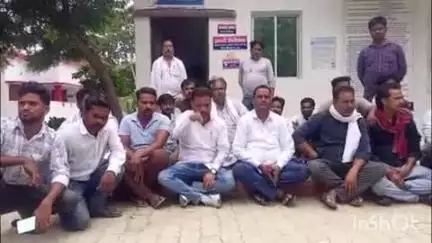 सलोन: नसीराबाद नगर पंचायत अध्यक्ष का थाना परिसर में धरना देने का वीडियो सोशल मीडिया पर वायरल, पुलिस से नाराज दिखे अध्यक्ष
