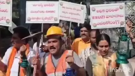 ఖైరతాబాద్: జిహెచ్ఎంసి కార్యాలయం వద్ద బిజెపి కార్పొరేటర్లు వినూత్న నిరసన