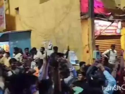 ಹುಮ್ನಾಬಾದ್: ಆರ್‌ಸಿಬಿ ಜಯಭೇರಿ, ಪಟ್ಟಣದಲ್ಲಿ ನೃತ್ಯಗೈದು ಸಂಭ್ರಮಿಸಿದ ಯುವಕರು