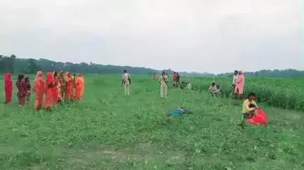 मरौना: नदी थाना क्षेत्र के सोहनपुर वार्ड 16 में बुधवार सुबह एक महिला का शव मिलने से इलाके में सनसनी