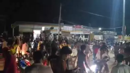 ಬಾಗೇಪಲ್ಲಿ: ಆರ್‌ಸಿಬಿ ಚಾಂಪಿಯನ್, ಪಟ್ಟಣದಲ್ಲಿ ಕೇಕ್ ಕತ್ತರಿಸಿ ಕ್ರಿಕೆಟ್ ಅಭಿಮಾನಿಗಳ ಸಂಭ್ರಮ