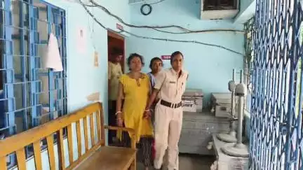 কৃষ্ণনগর ১: প্রায় ৬০ কেজি গাঁজাসহ গ্রেপ্তার দুই মহিলা ও এক নাবালক কোতোয়ালি থানার পুলিশের হাতে,পেশ করা হয় কৃষ্ণনগর জেলা আদালতে