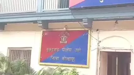 शिरोळ: पती-पत्नीच्या वादातून मध्यस्थीवेळी हाणामारी,शिरढोण येथील तरुणाच्या डोक्यात वीट घालून केलं गंभीर जखमी