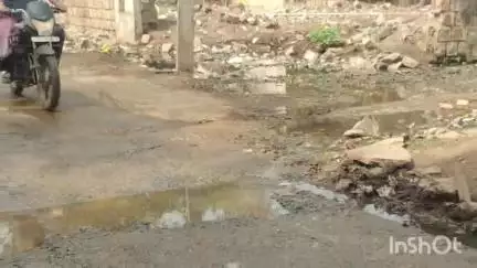 बमोरी: बमोरी पुरानी तहसील में लगे सरकारी ट्यूबवेल के आसपास पसरी गंदगी#jansamasy