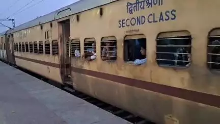 હિંમતનગર: અસારવા-આગ્રા સ્પેશિયલ ટ્રેનમાં શોકસર્કિટની ઘટના:બે બાળ મુસાફરો દાઝ્યા:સારવાર અર્થે ખસેડવામાં આવ્યા.
