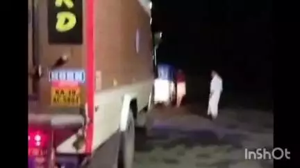 നിലമ്പൂർ: ചാലിയാർ മൂലേപ്പാടത്ത് മാലിന്യ സംസ്കരണ കേന്ദ്രത്തിലേക്ക് കോഴി മാലിന്യവുമായി എത്തിയ വാഹനങ്ങൾ തടഞ്ഞു