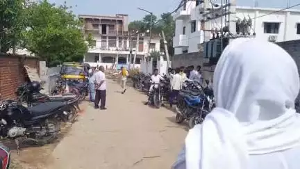 औरंगाबाद: मुफस्सिल थाना क्षेत्र के रजोई मोड़ के समीप तिलक समारोह से लौट रहे दो दोस्तों की बाइक में अज्ञात वाहन ने मारी टक्कर