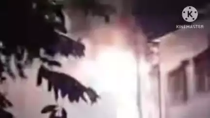 ঠাকুরপুকুর-মহেশতলা: শর্ট সার্কিটের কারণে বাটানগর লুঙ্গি স্টেশন রোডের কাছে একটি ইলেকট্রিকের ট্রান্সফরমায় আগুন লেগে যায়