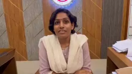 सिवनी: कलेक्टर संस्कृति जैन ने गिफ्ट अ डेस्क अभियान के बारे में दी जानकारी
