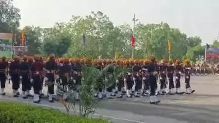 फर्रुखाबाद: आर्मी सेंटर फतेहगढ़ के परेड ग्राउंड पर पासिंग आउट परेड के बाद 660 अग्निवीर कड़े परिश्रम के बाद सेना में हुए शामिल