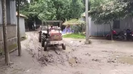 দিনহাটা ১: দীর্ঘদিন ধরেই বেহাল সিংগীমারী পাকারমাথা এলাকার রাস্তা, ক্ষোভ জমেছে স্থানীয় এলাকার বাসিন্দাদের মধ্যে #jansamasya