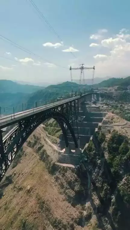 എഞ്ചിനീയറിംഗ് മാസ്റ്റർപീസ് ! 🌉

ലോകത്തിലെ ഏറ്റവും ഉയരം കൂടിയ റെയിൽ ആർച്ച് പാലമായ ചെനാബ് പാലം ഉദ്ഘാടനത്തിന്  ഒരുങ്ങി