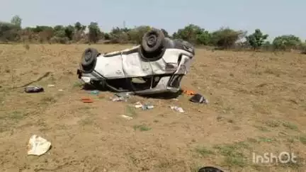 भद्रावती: कोंढा फाट्याजवळ कार ऊलटली,दोघे किरकोळ जखमी.