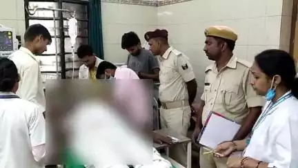 समस्तीपुर: पूसा रोड स्थित कपड़ा दुकान के मुंशी कर्पूरीग्राम में ट्रेन से गिरकर हुए जख्मी