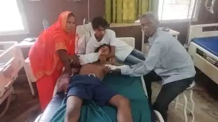 गोड्डा: बारात से लौटते समय डराबर गांव में बाइक सवार दो युवक घायल, सदर अस्पताल में इलाज जारी