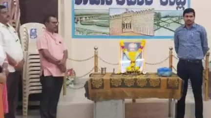 ಕಂಪ್ಲಿ: ತಾಲೂಕು ಕಚೇರಿ ಸಭಾಂಗಣದಲ್ಲಿ ಶ್ರೀ ನಾಲ್ವಡಿ ಕೃಷ್ಣರಾಜ ಒಡೆಯರ್ ಜಯಂತಿ ಆಚರಣೆ