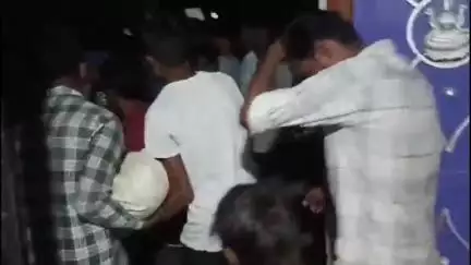 मिर्ज़ापुर: विंध्याचल थाना क्षेत्र के बिरोरा गांव में विवाहिता ने संदिग्ध परिस्थितियों में फांसी लगाकर दी जान, मौके पर पुलिस