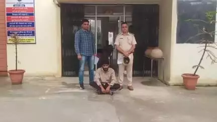 बस्सी: जोबनेर थाना इलाके के हिंगोनिया गांव में ज्वेलर्स से लूट के मामले में सात माह से फरार एक आरोपी को पुलिस ने पकड़ा